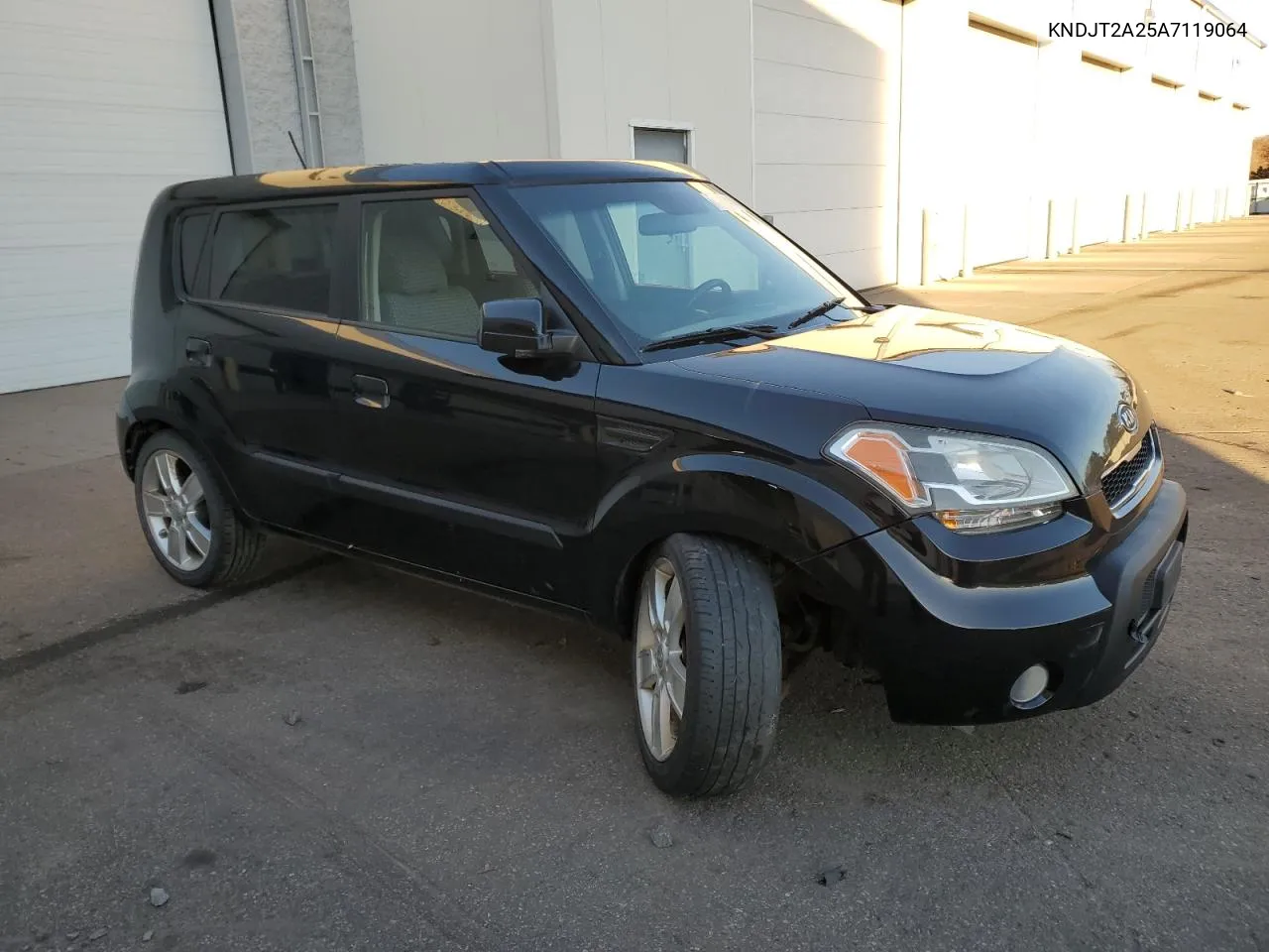 2010 Kia Soul + VIN: KNDJT2A25A7119064 Lot: 79571404