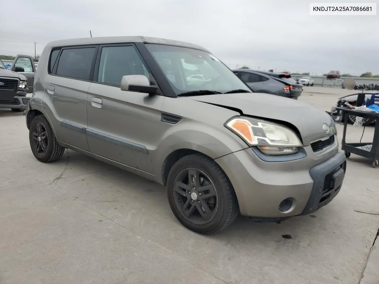 2010 Kia Soul + VIN: KNDJT2A25A7086681 Lot: 79975964