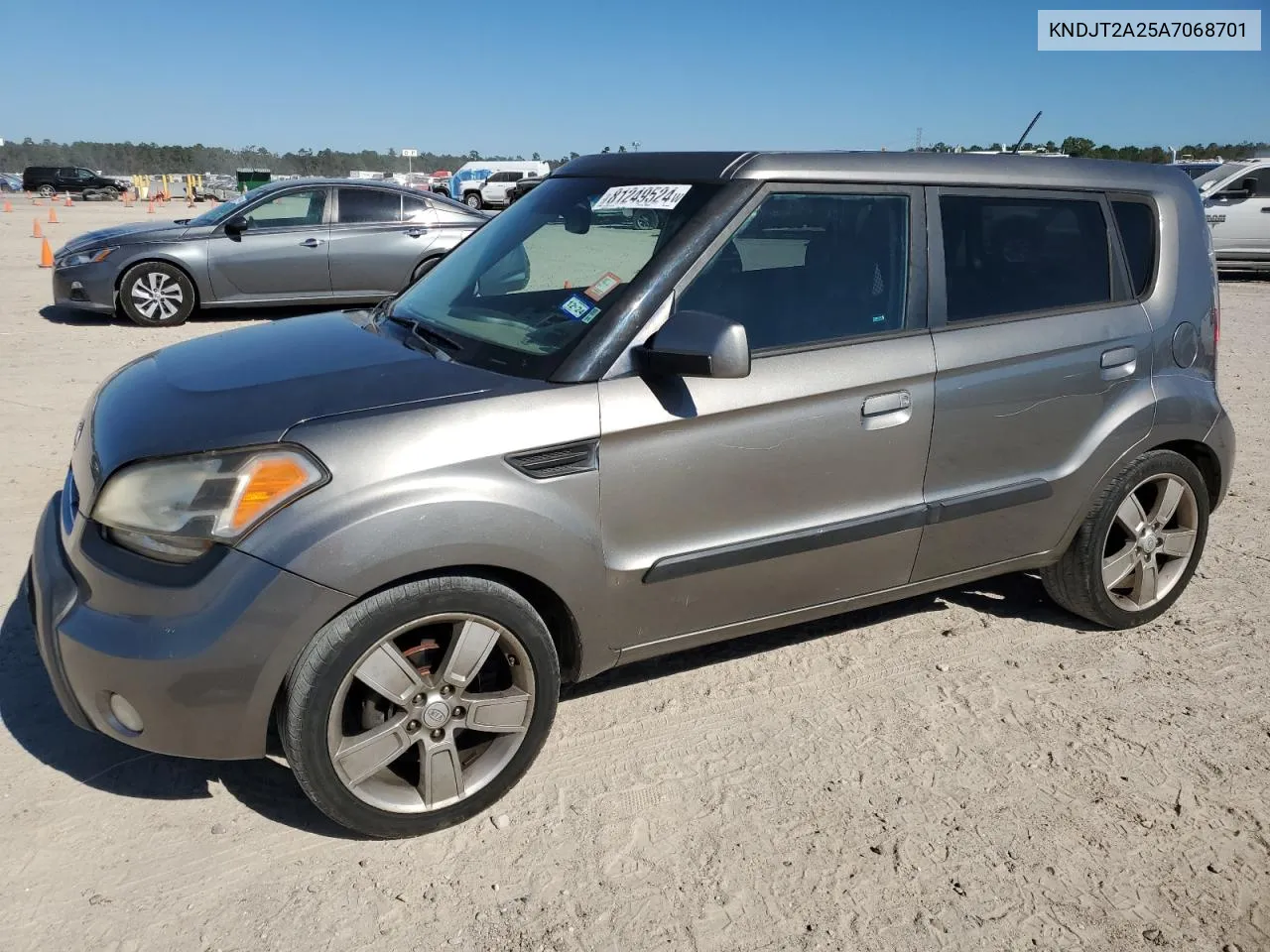 2010 Kia Soul + VIN: KNDJT2A25A7068701 Lot: 81249524