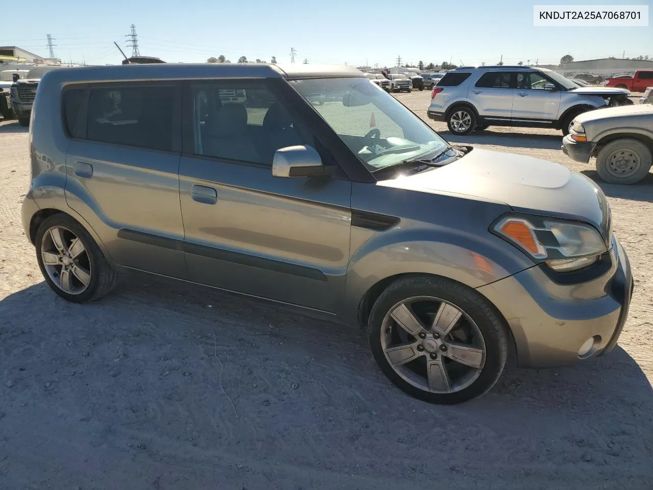 2010 Kia Soul + VIN: KNDJT2A25A7068701 Lot: 81249524