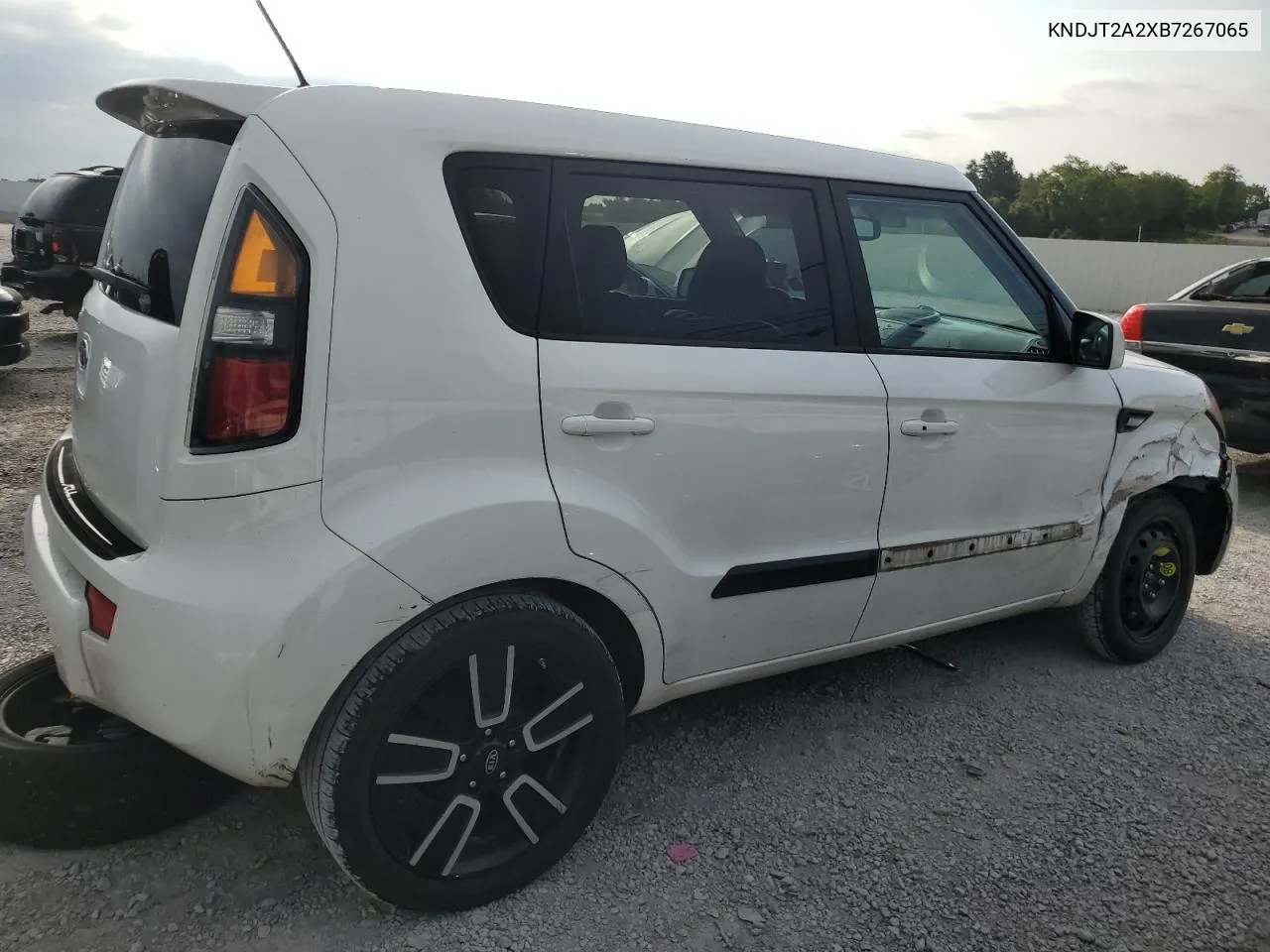 2011 Kia Soul + VIN: KNDJT2A2XB7267065 Lot: 66165294