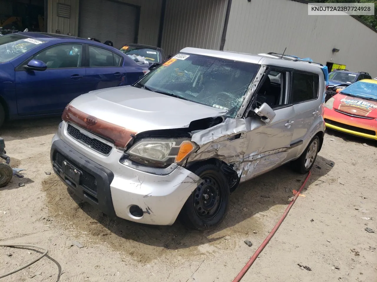 KNDJT2A23B7724928 2011 Kia Soul +