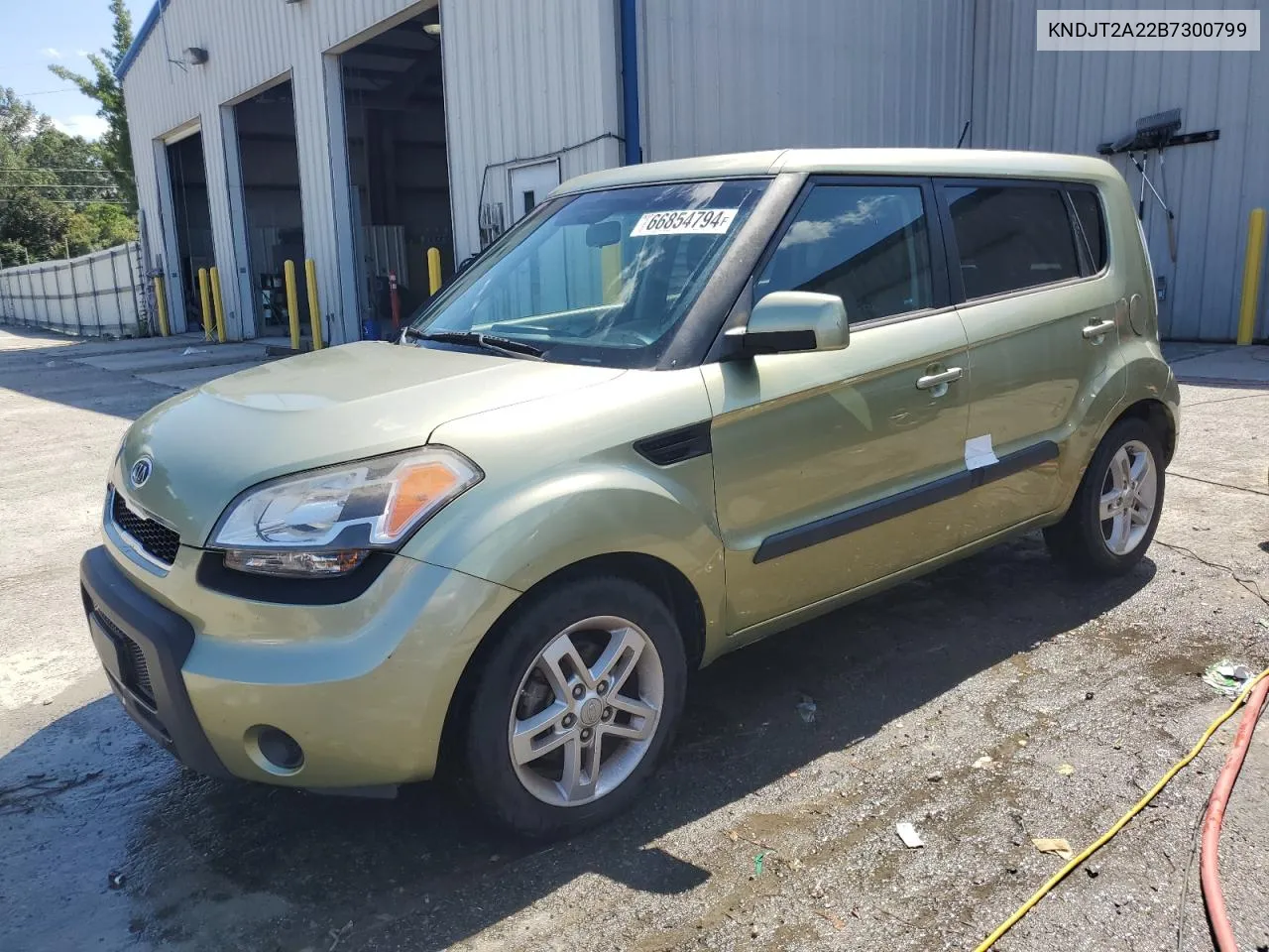 KNDJT2A22B7300799 2011 Kia Soul +