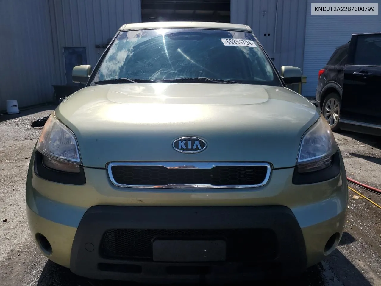 KNDJT2A22B7300799 2011 Kia Soul +