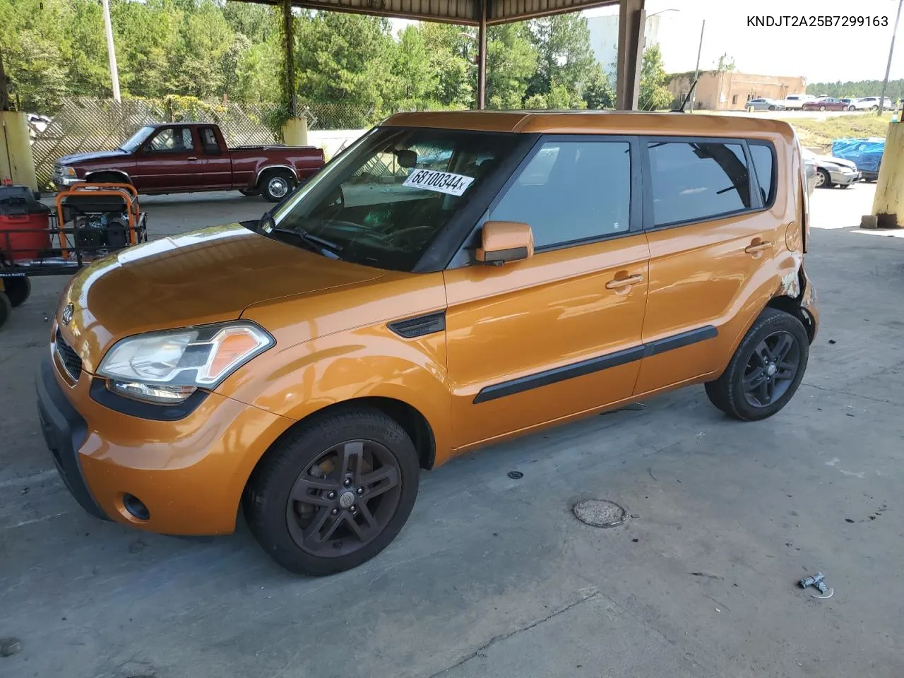 2011 Kia Soul + VIN: KNDJT2A25B7299163 Lot: 68100344