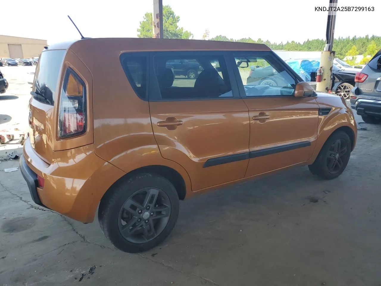 KNDJT2A25B7299163 2011 Kia Soul +