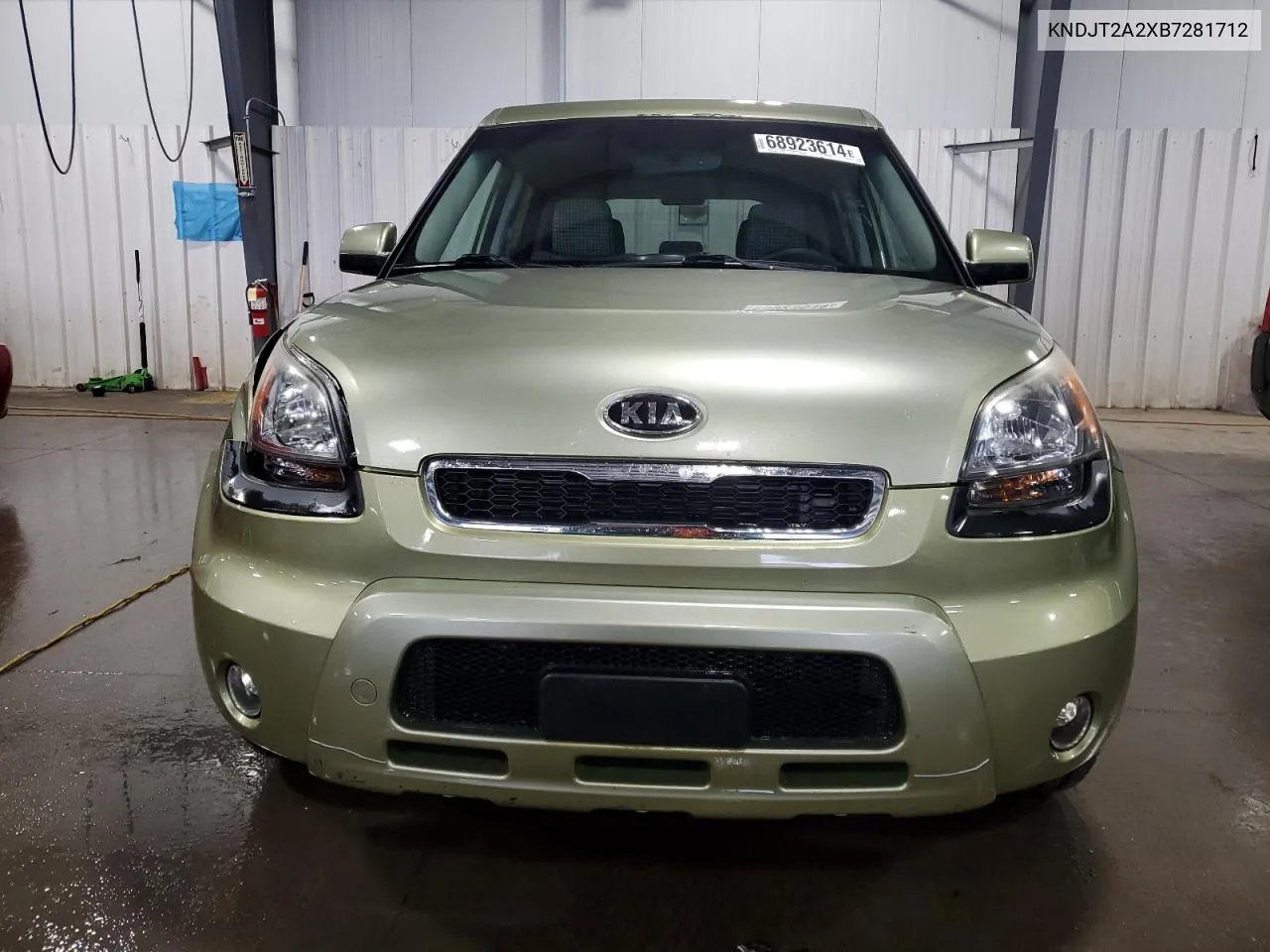 2011 Kia Soul + VIN: KNDJT2A2XB7281712 Lot: 68923614