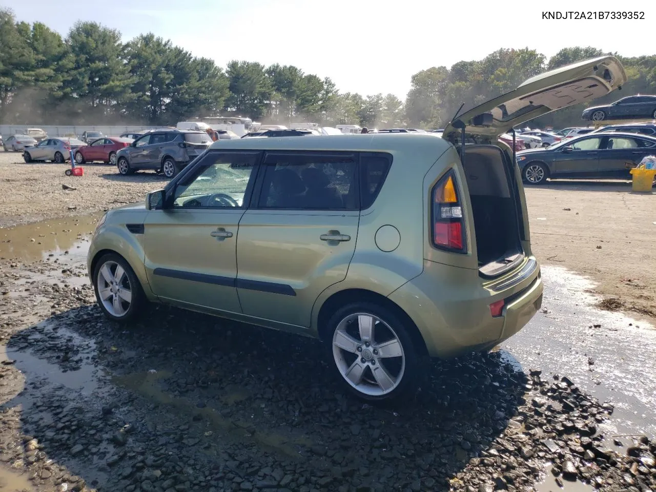 KNDJT2A21B7339352 2011 Kia Soul +