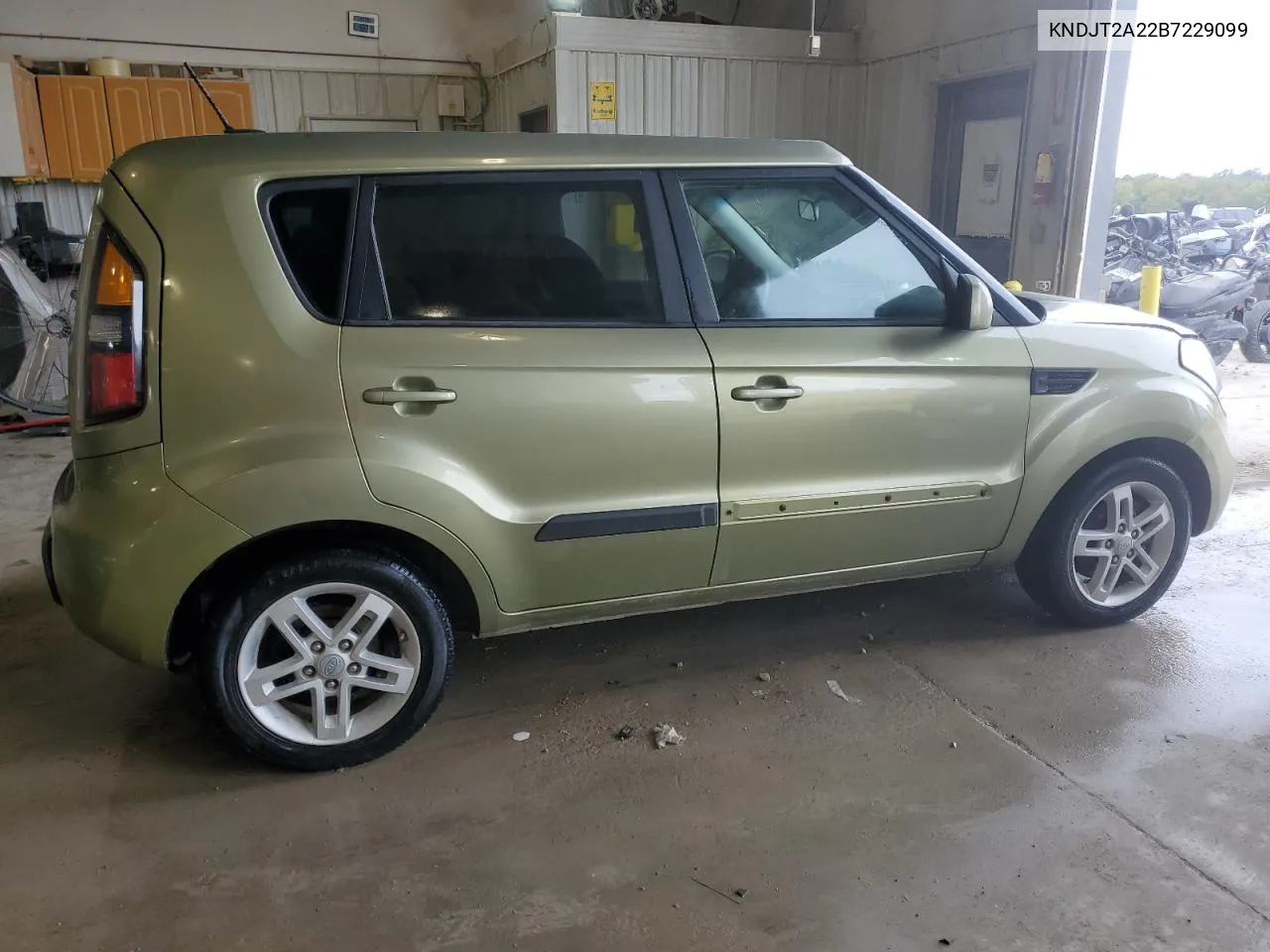 2011 Kia Soul + VIN: KNDJT2A22B7229099 Lot: 70993044