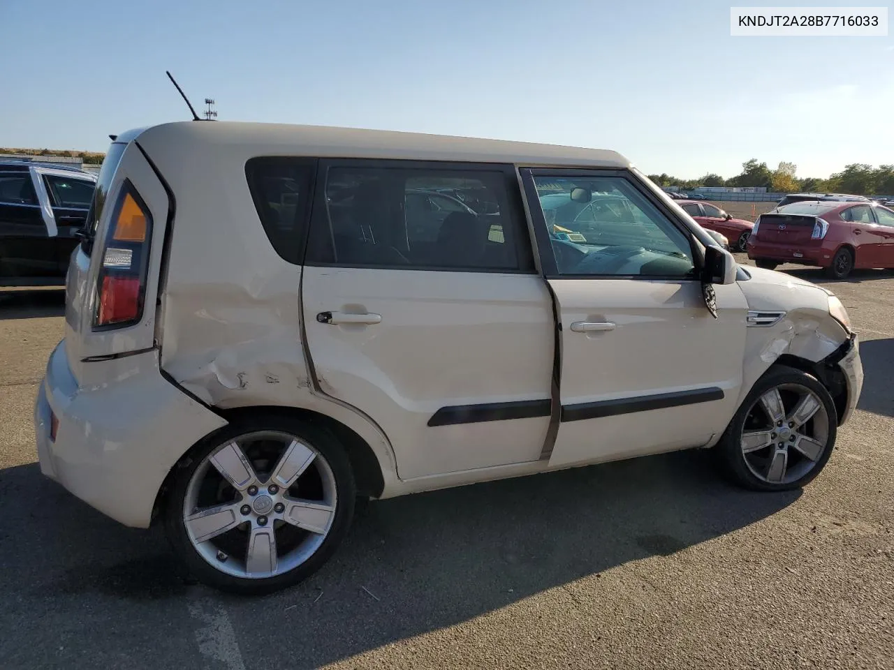 KNDJT2A28B7716033 2011 Kia Soul +