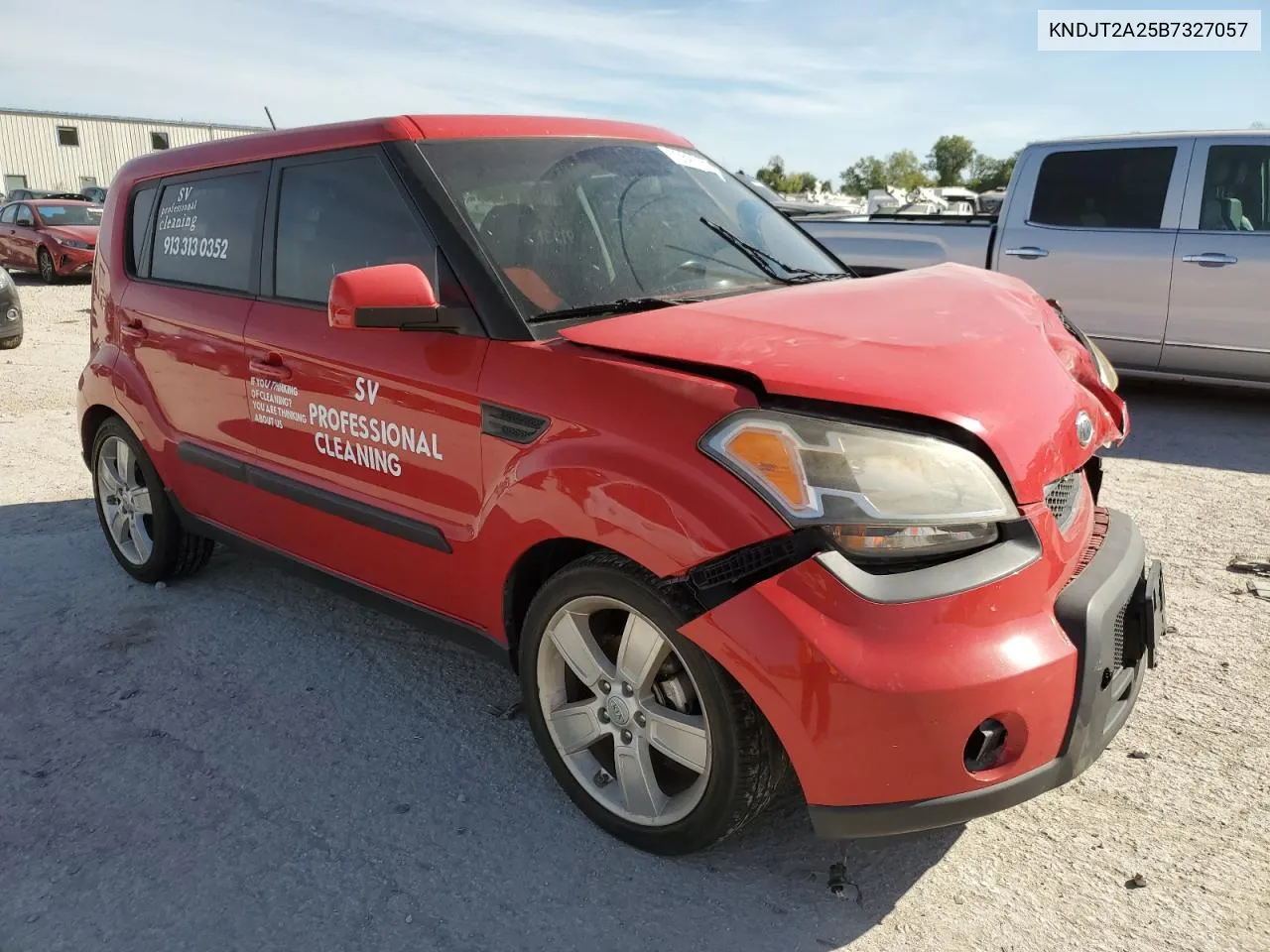 2011 Kia Soul + VIN: KNDJT2A25B7327057 Lot: 73710104