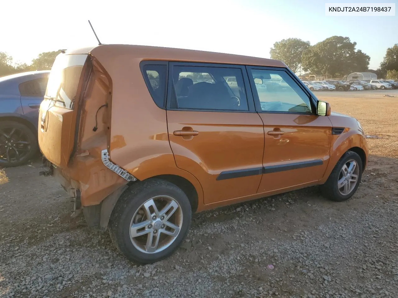 KNDJT2A24B7198437 2011 Kia Soul +