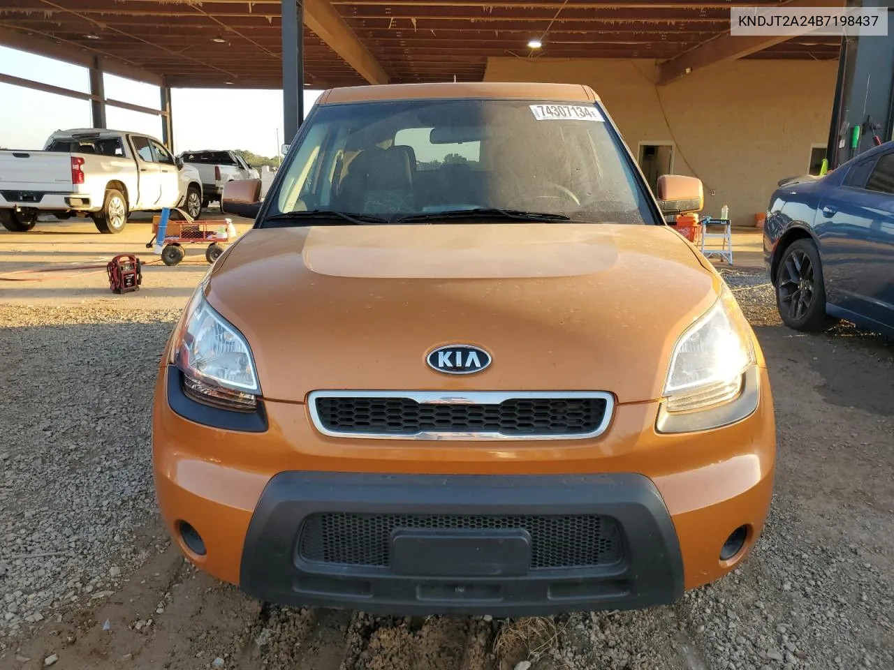 KNDJT2A24B7198437 2011 Kia Soul +