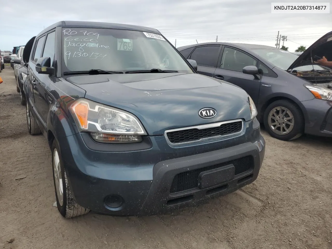 2011 Kia Soul + VIN: KNDJT2A20B7314877 Lot: 75319594