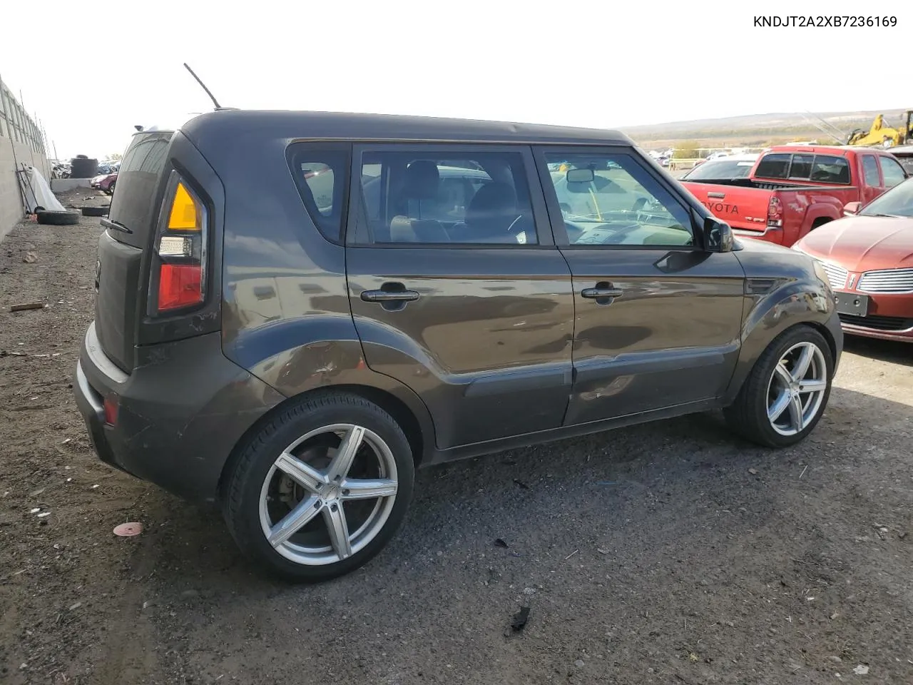 2011 Kia Soul + VIN: KNDJT2A2XB7236169 Lot: 78652734