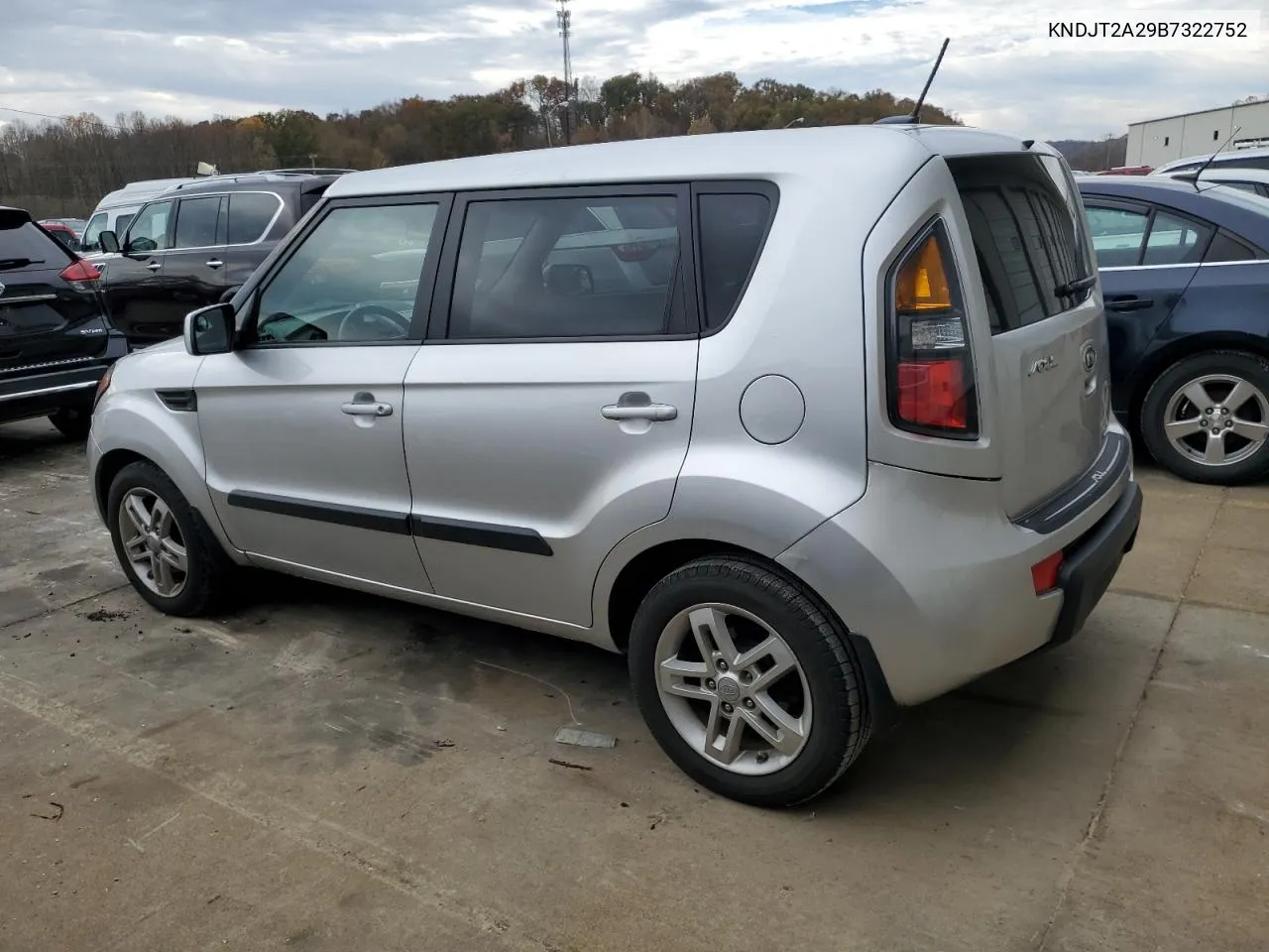 2011 Kia Soul + VIN: KNDJT2A29B7322752 Lot: 79227834