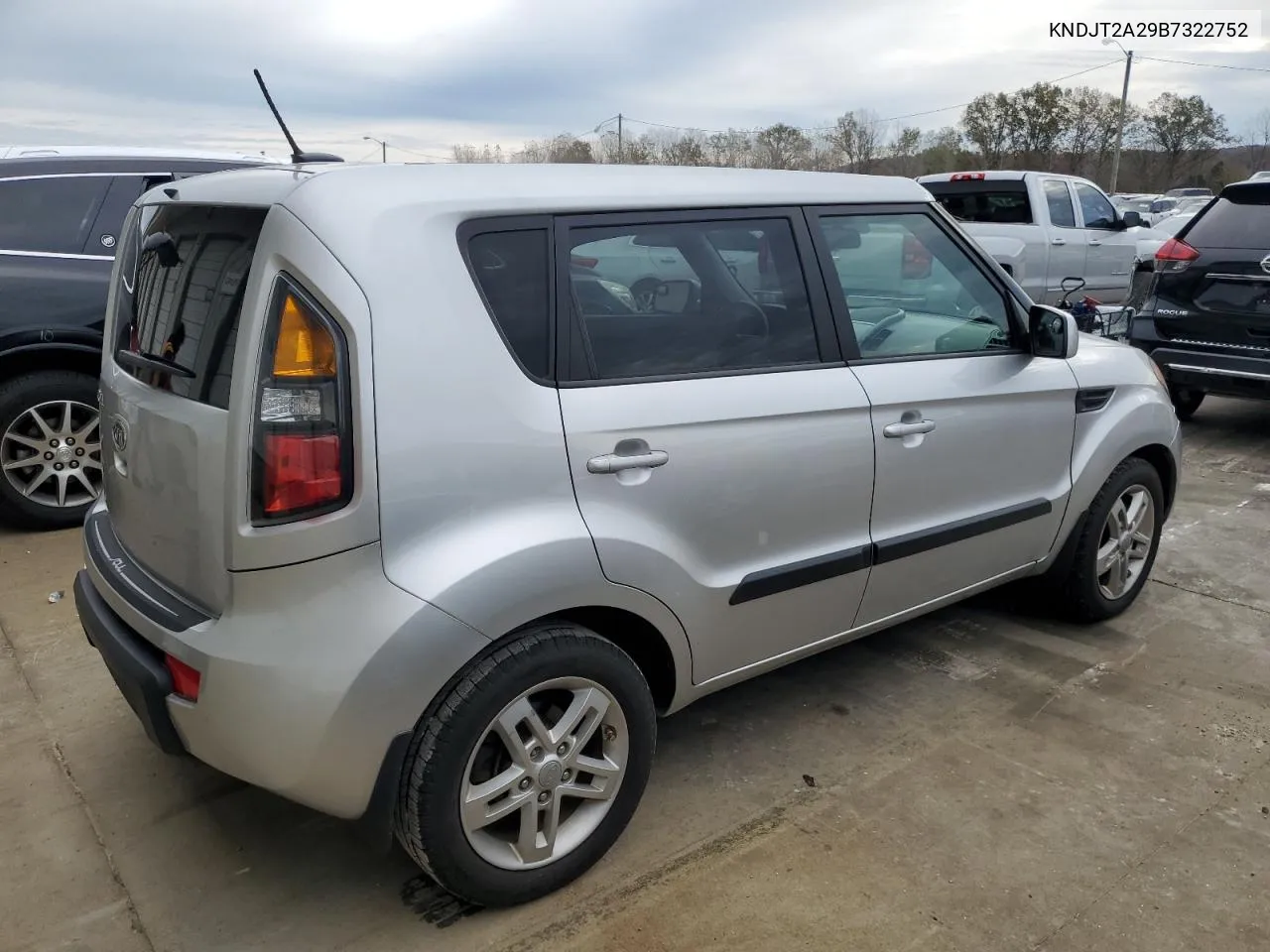 2011 Kia Soul + VIN: KNDJT2A29B7322752 Lot: 79227834