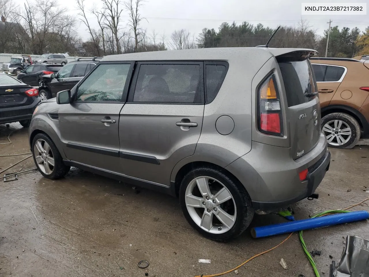 2011 Kia Soul + VIN: KNDJT2A23B7217382 Lot: 79298464