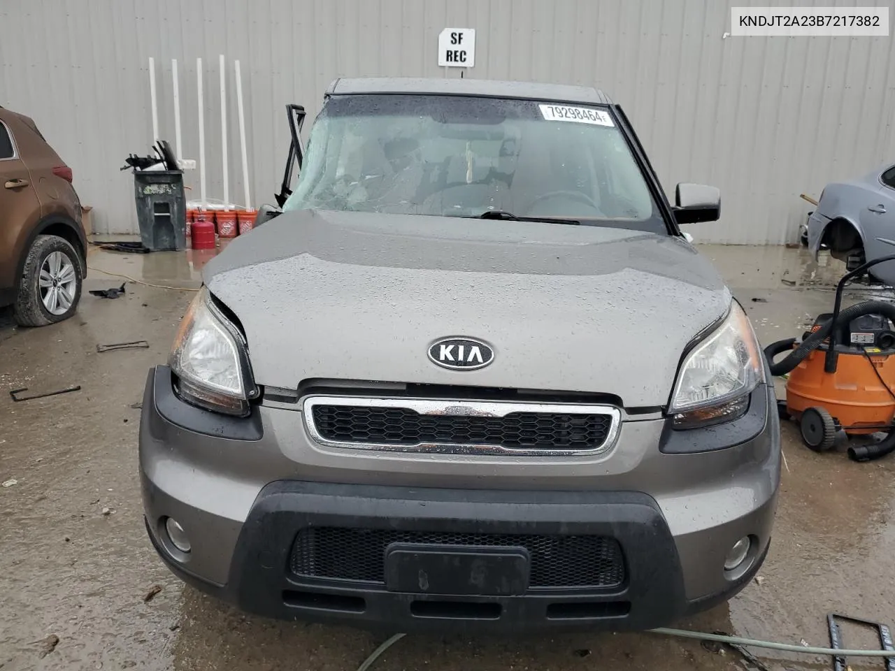 2011 Kia Soul + VIN: KNDJT2A23B7217382 Lot: 79298464