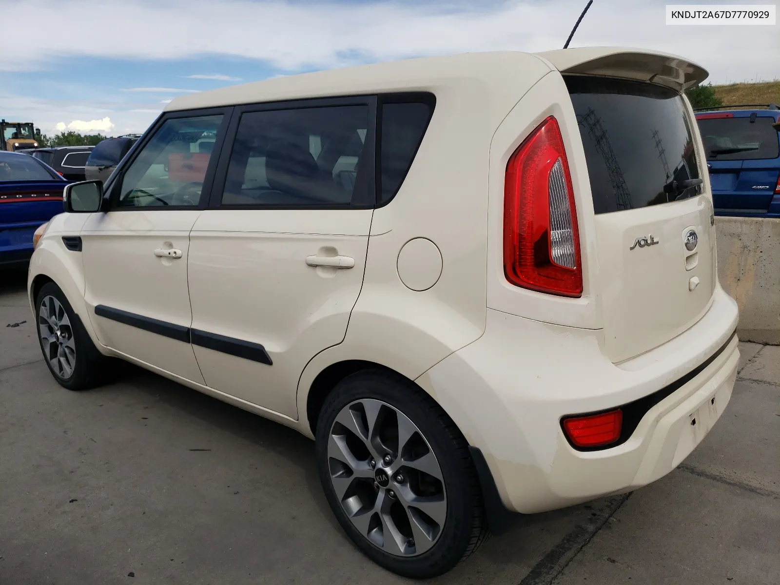 2013 Kia Soul + VIN: KNDJT2A67D7770929 Lot: 68582024