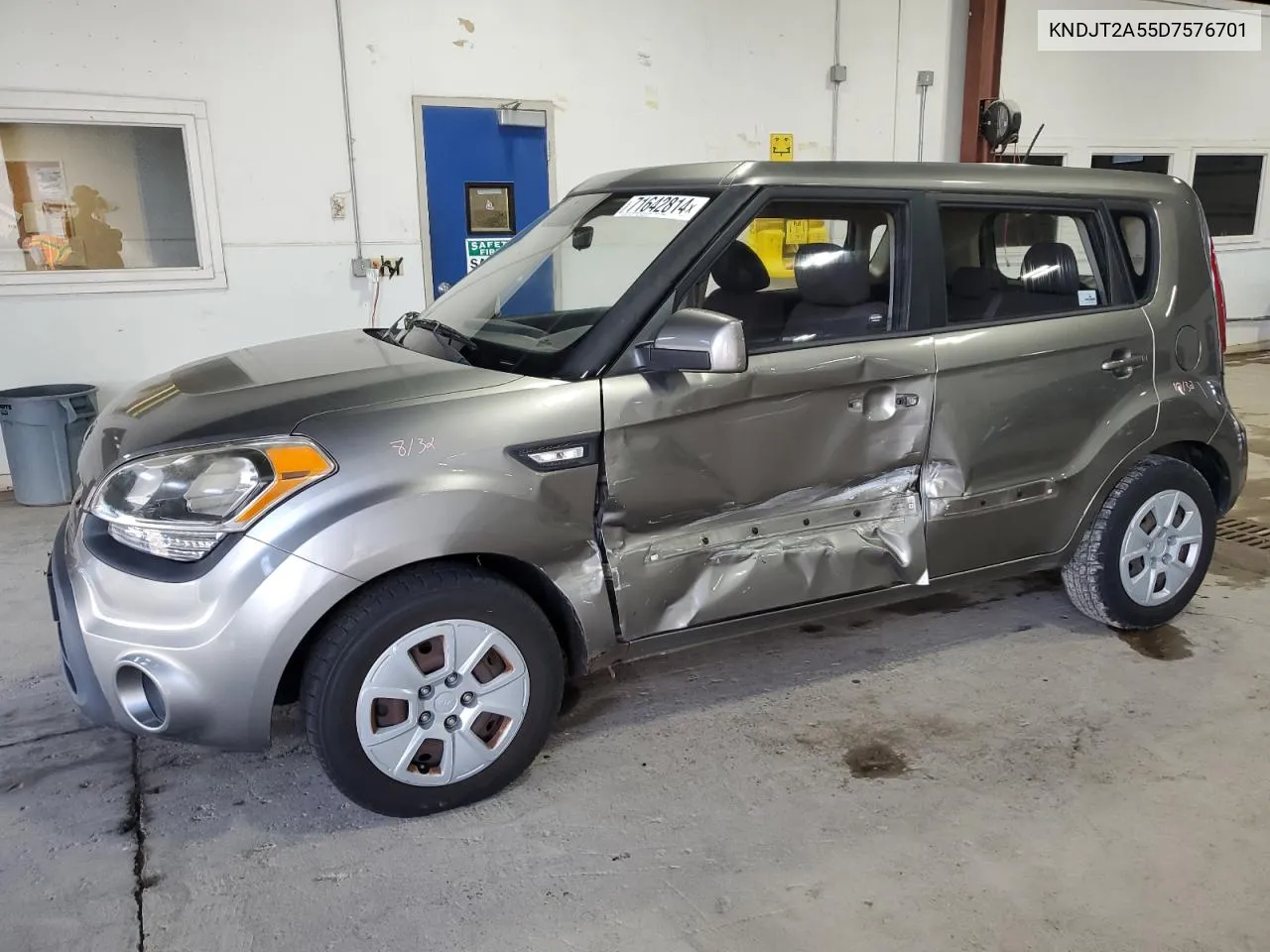 2013 Kia Soul VIN: KNDJT2A55D7576701 Lot: 71642814