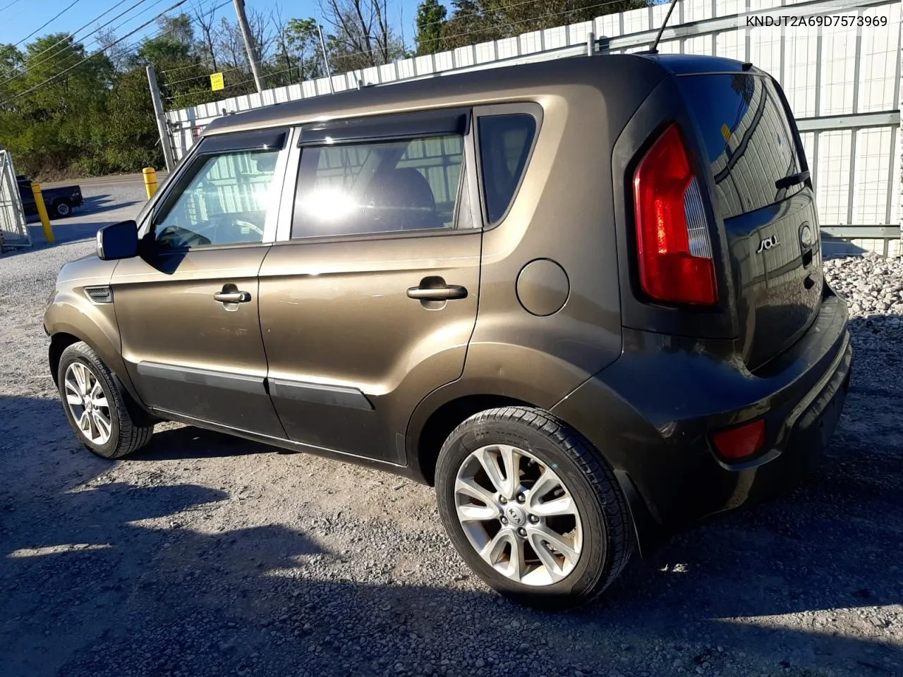 2013 Kia Soul + VIN: KNDJT2A69D7573969 Lot: 74541844