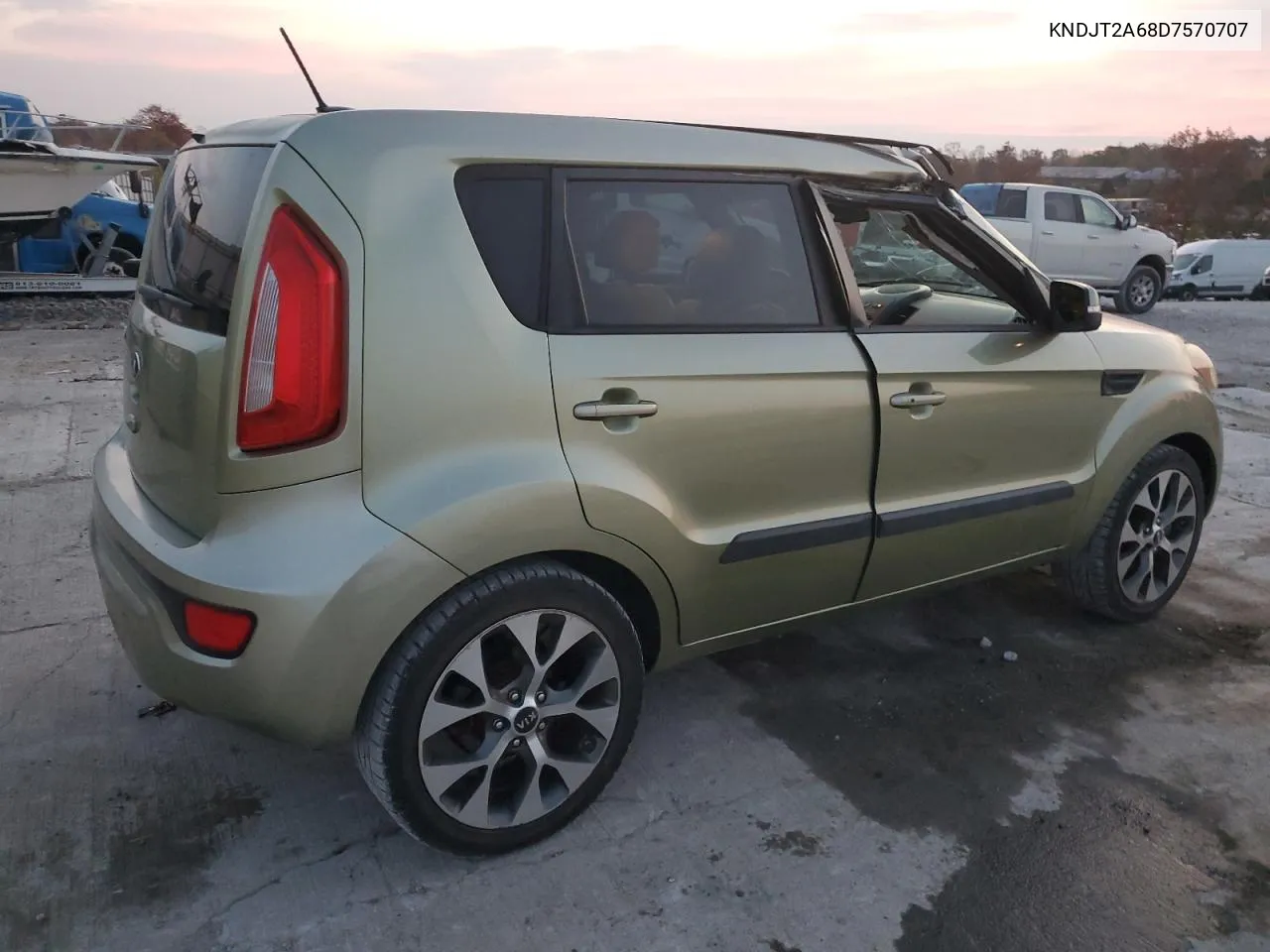 2013 Kia Soul + VIN: KNDJT2A68D7570707 Lot: 78202684