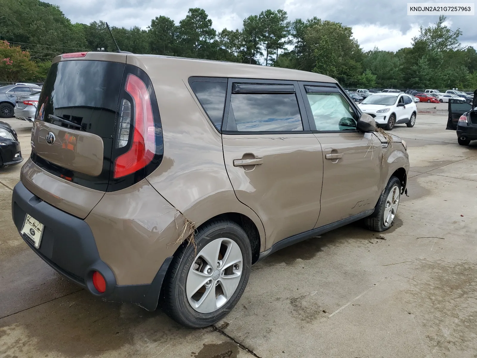 KNDJN2A21G7257963 2016 Kia Soul