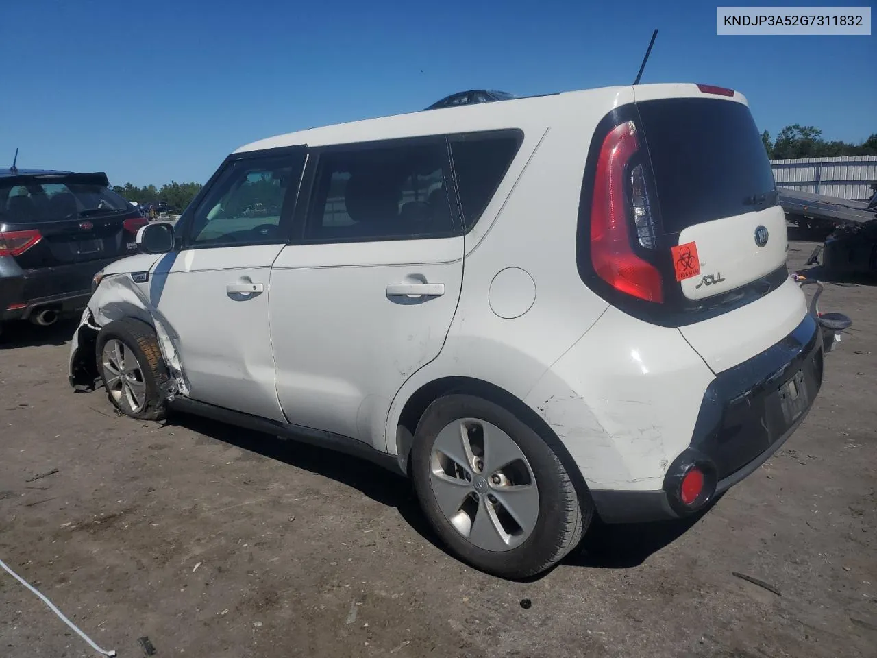 KNDJP3A52G7311832 2016 Kia Soul +