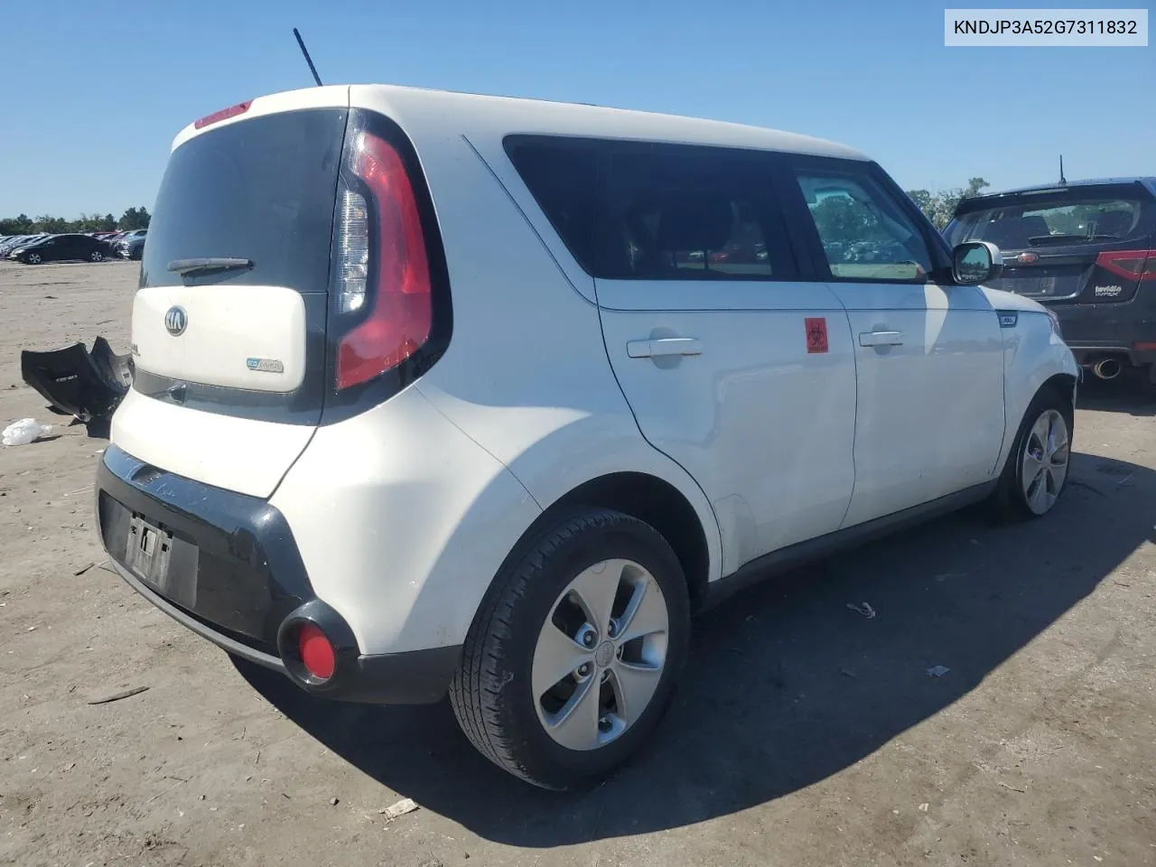 KNDJP3A52G7311832 2016 Kia Soul +