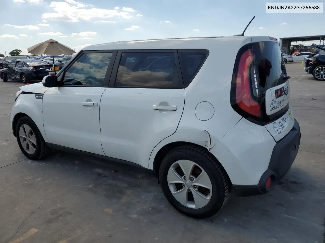 KNDJN2A22G7266588 2016 Kia Soul