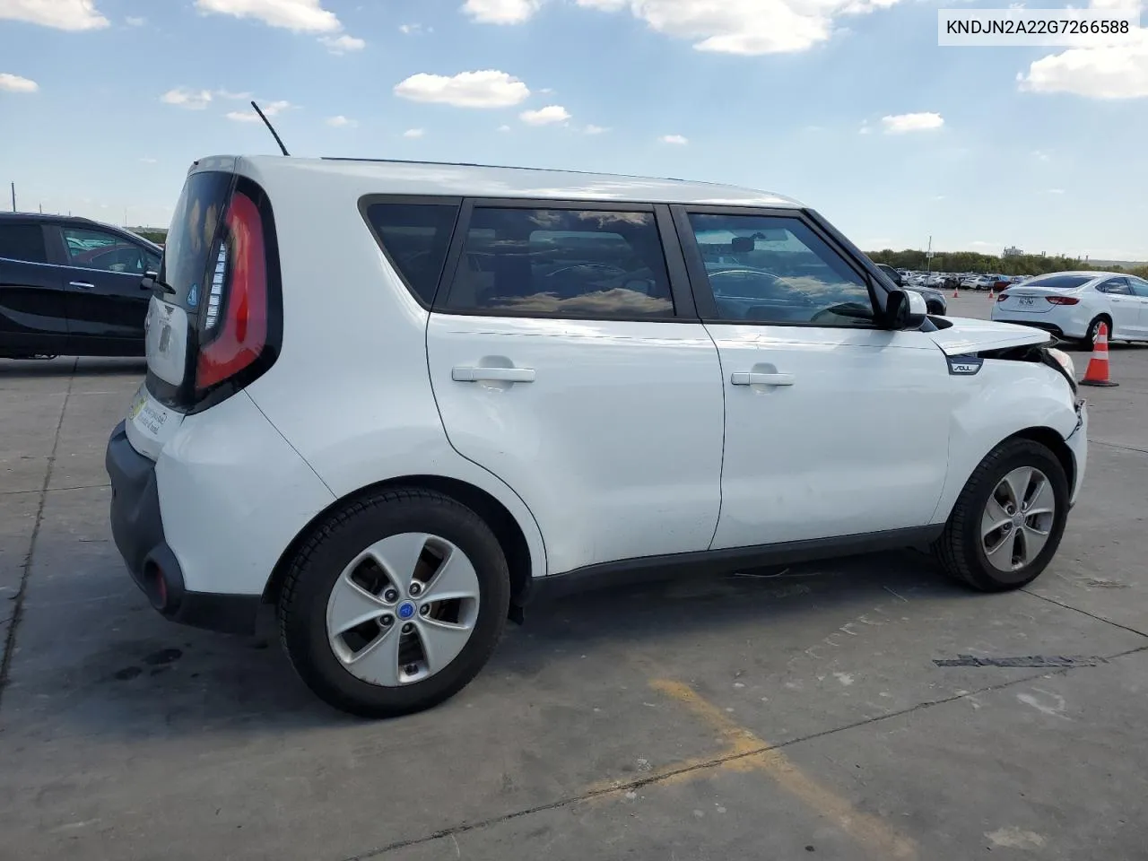 KNDJN2A22G7266588 2016 Kia Soul