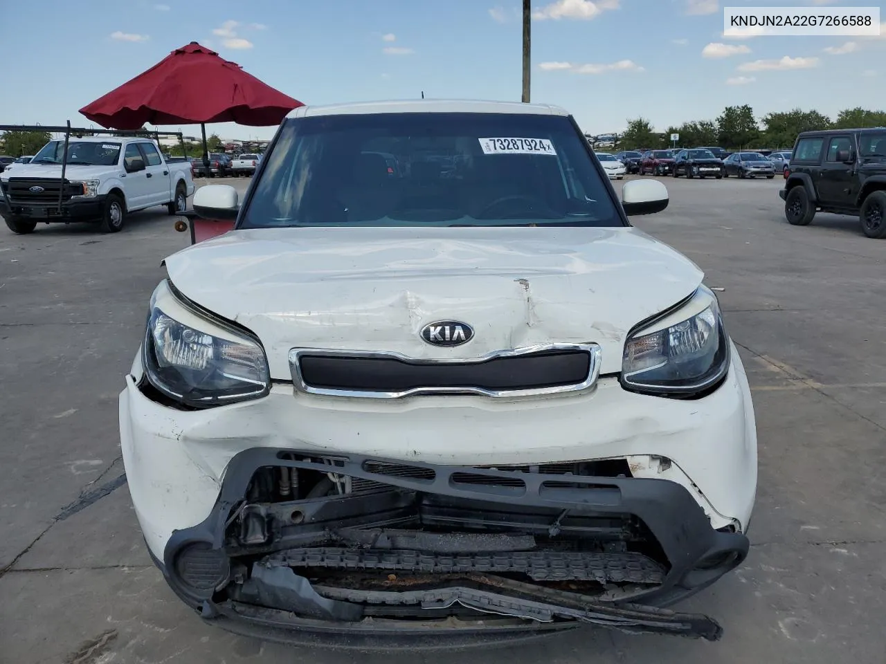 KNDJN2A22G7266588 2016 Kia Soul