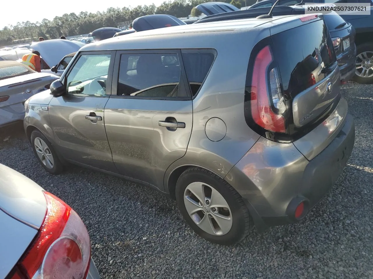 KNDJN2A25G7307621 2016 Kia Soul