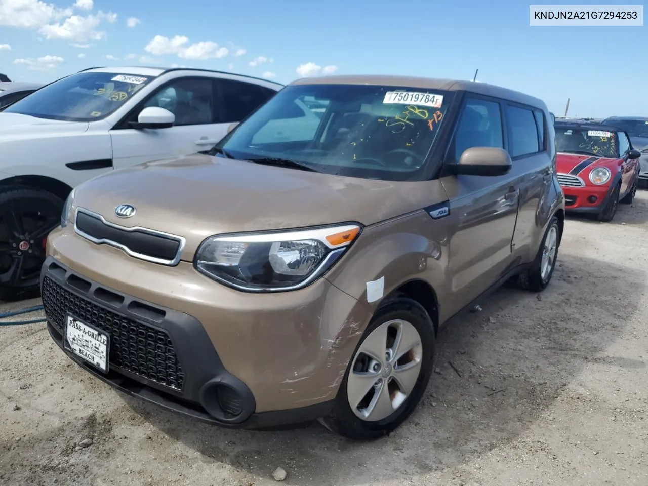 KNDJN2A21G7294253 2016 Kia Soul