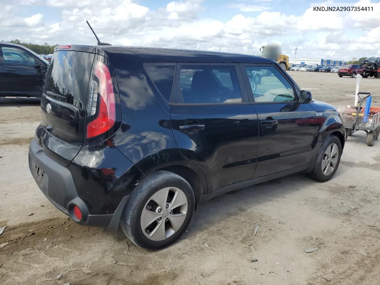 KNDJN2A29G7354411 2016 Kia Soul