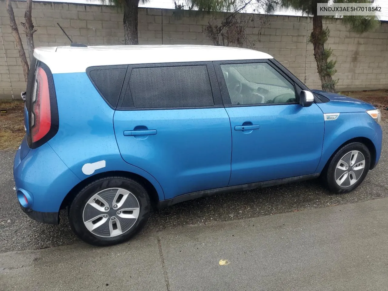 KNDJX3AE5H7018542 2017 Kia Soul Ev +