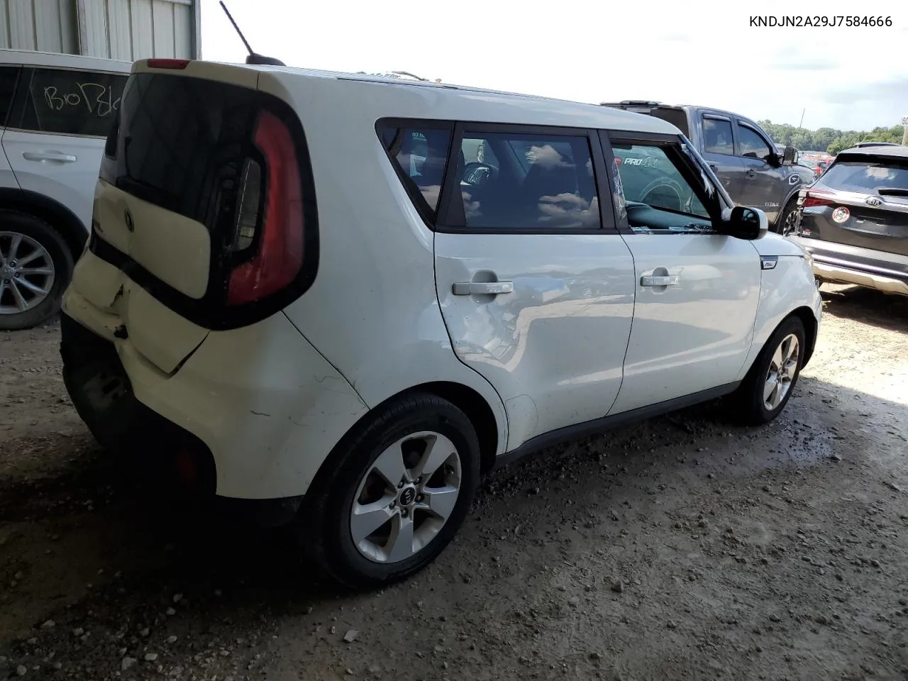 KNDJN2A29J7584666 2018 Kia Soul