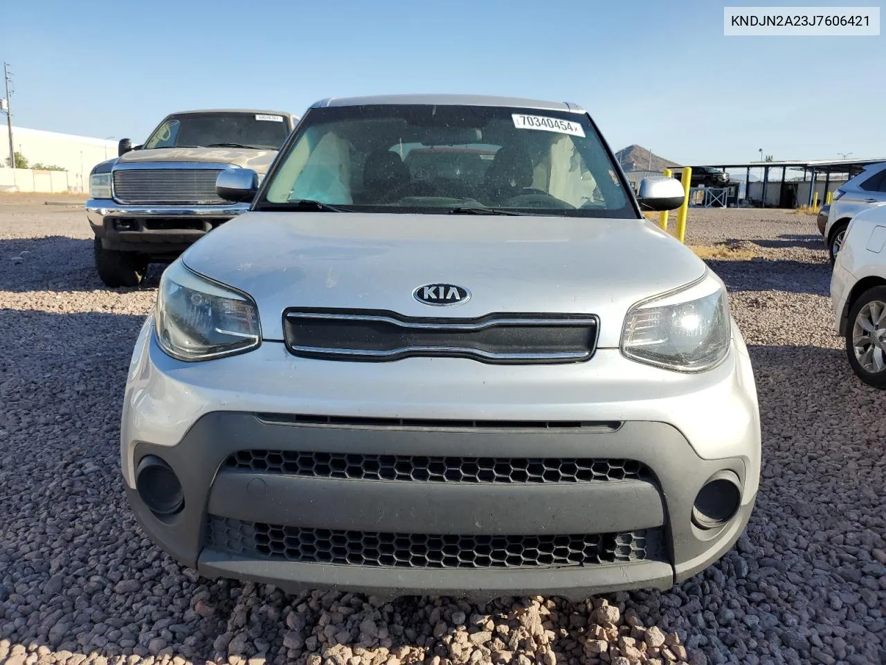 KNDJN2A23J7606421 2018 Kia Soul