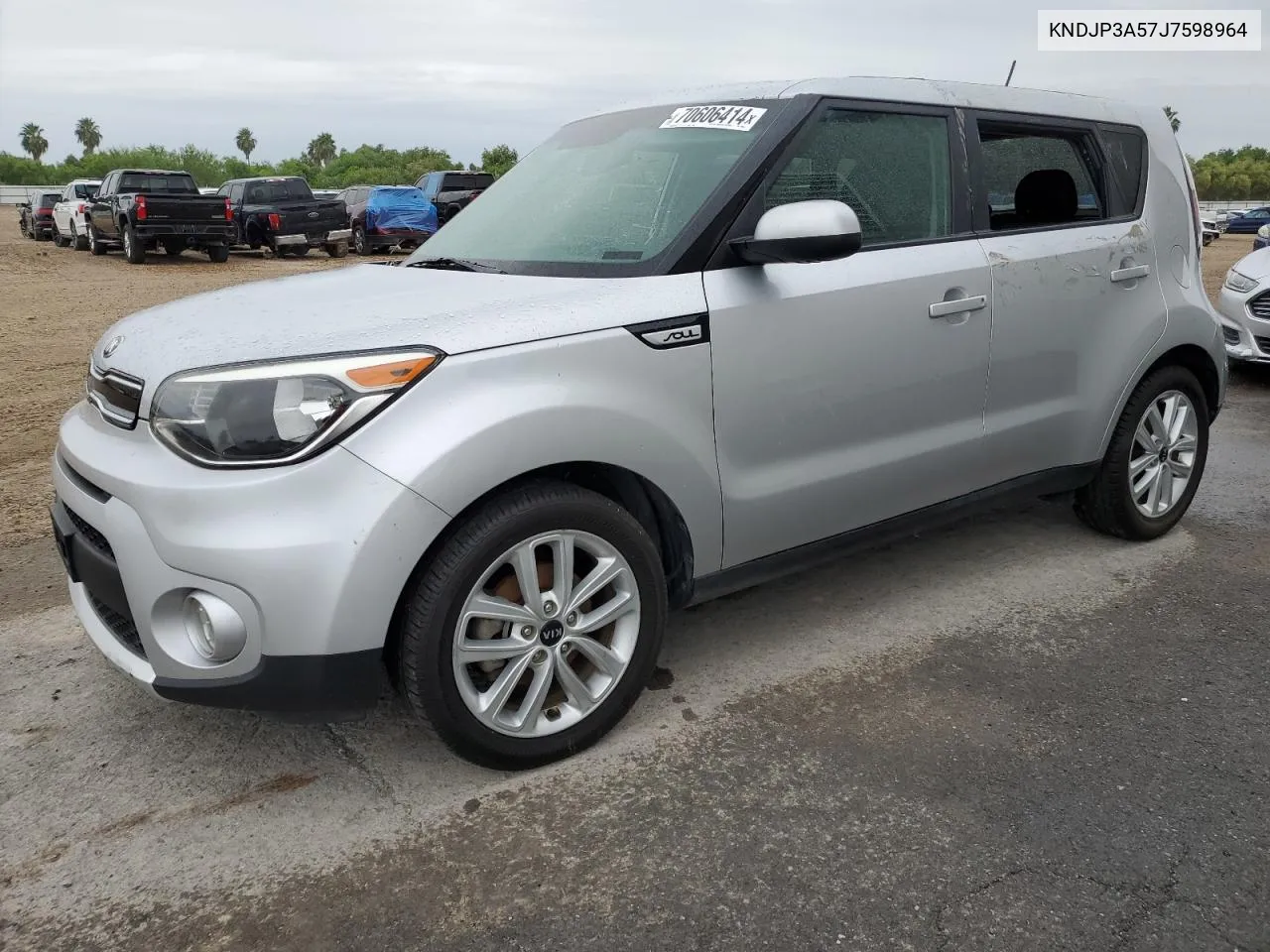 KNDJP3A57J7598964 2018 Kia Soul +