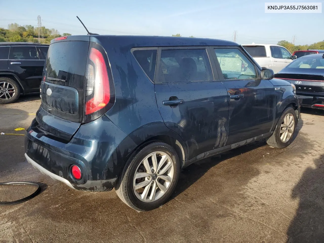 KNDJP3A55J7563081 2018 Kia Soul +