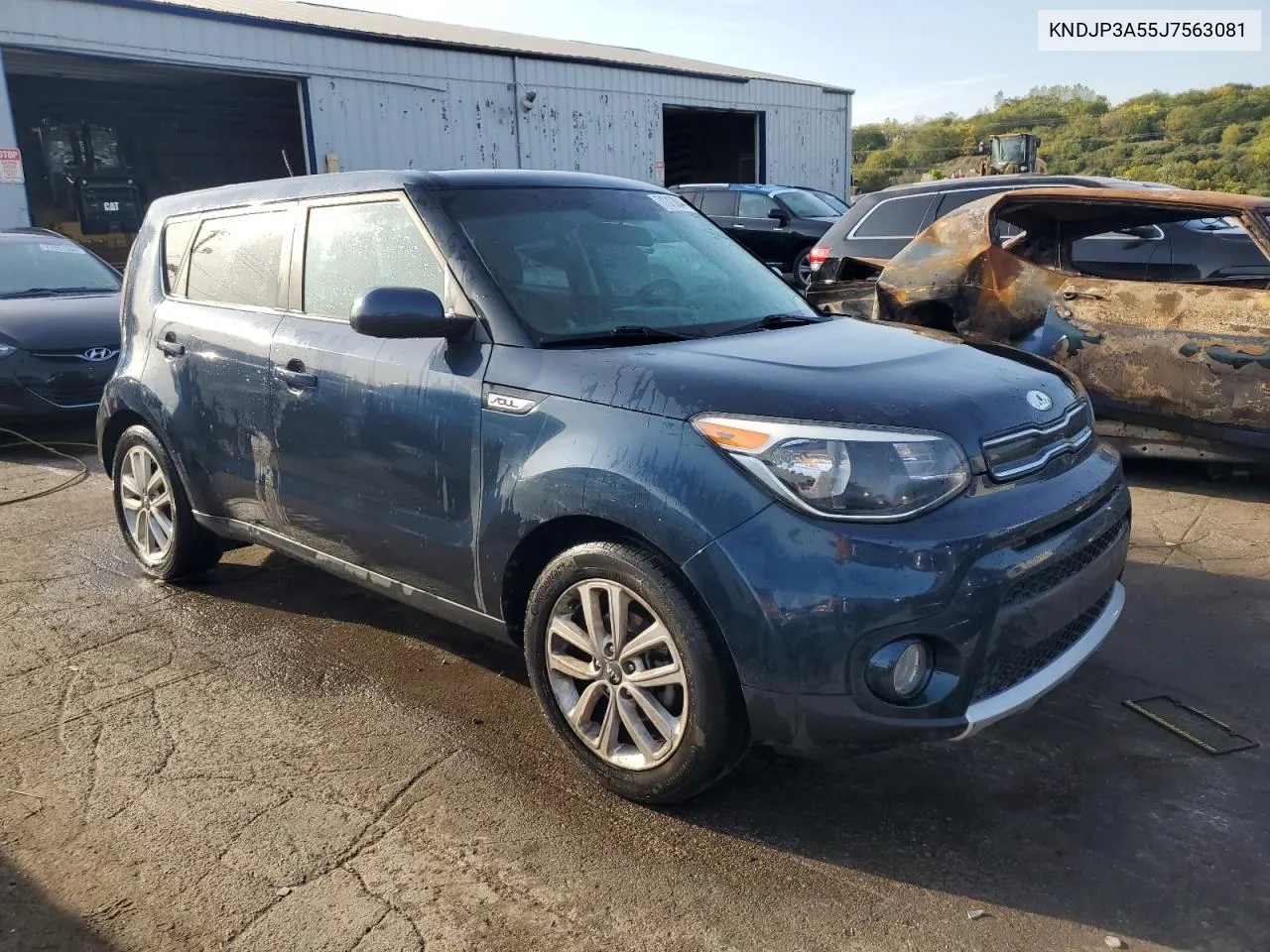 KNDJP3A55J7563081 2018 Kia Soul +