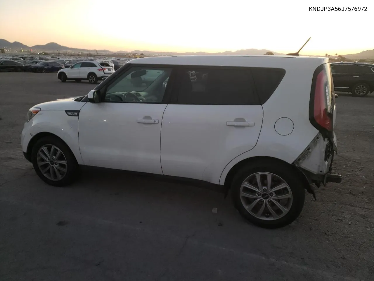 KNDJP3A56J7576972 2018 Kia Soul +