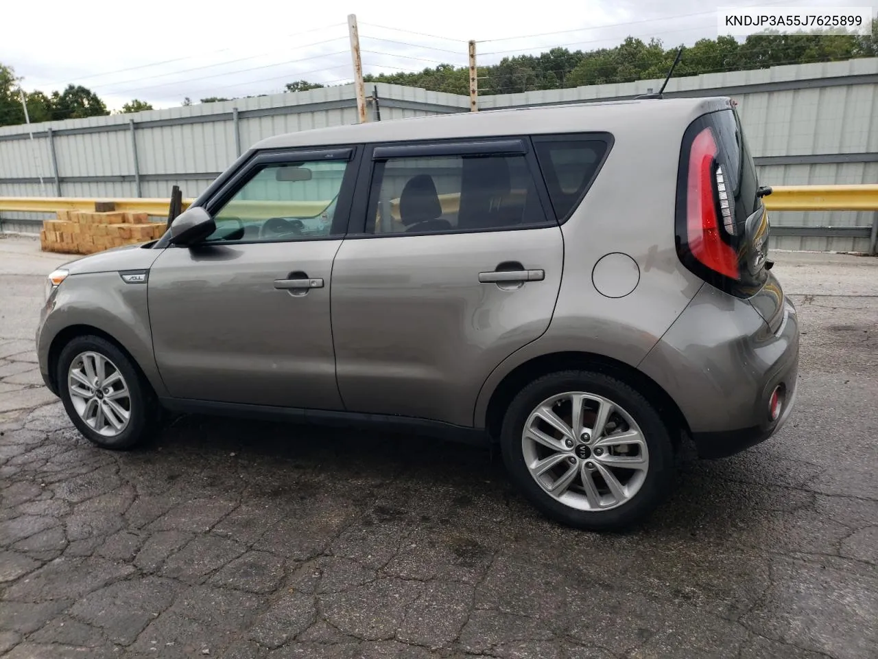 KNDJP3A55J7625899 2018 Kia Soul +