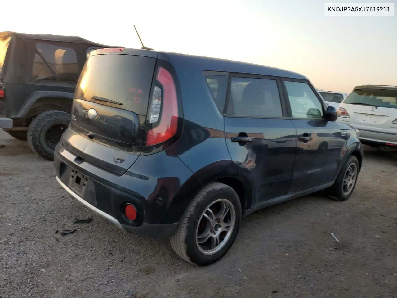 KNDJP3A5XJ7619211 2018 Kia Soul +