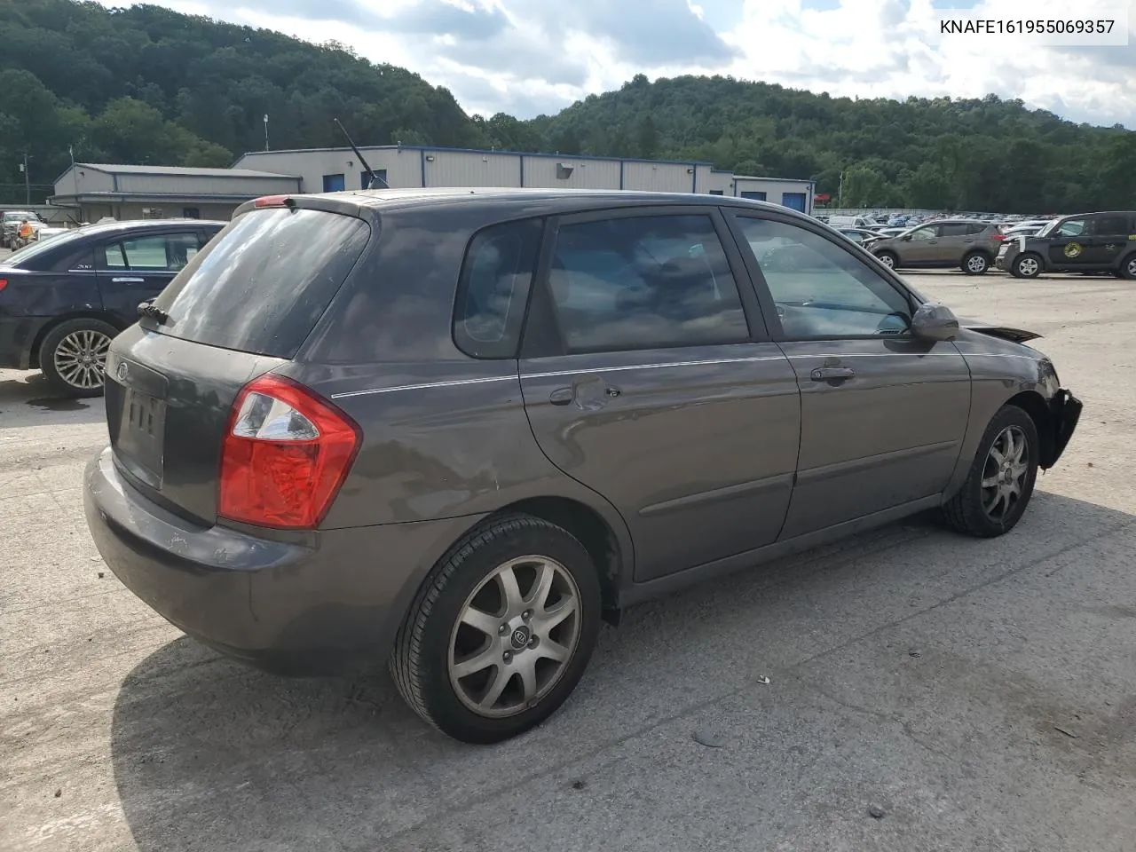 2005 Kia Spectra5 VIN: KNAFE161955069357 Lot: 61790224