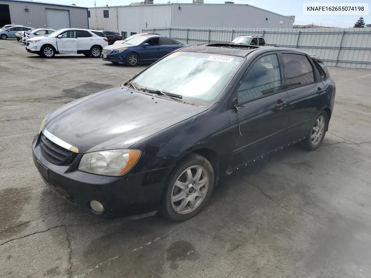 2005 Kia Spectra5 VIN: KNAFE162655074198 Lot: 71015104