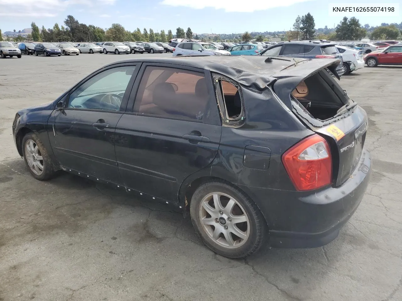 2005 Kia Spectra5 VIN: KNAFE162655074198 Lot: 71015104