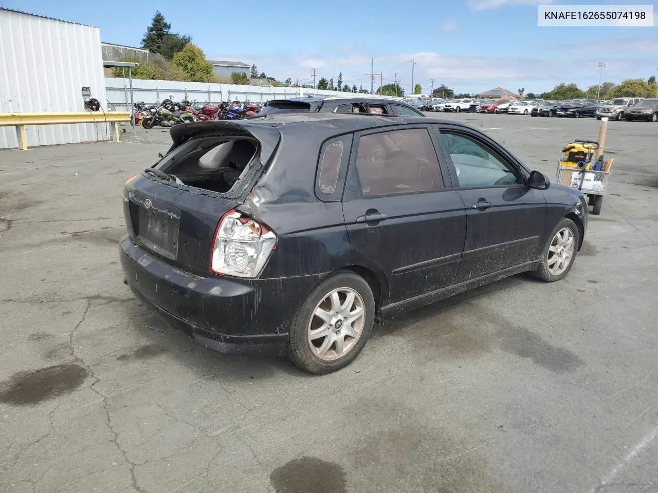 2005 Kia Spectra5 VIN: KNAFE162655074198 Lot: 71015104