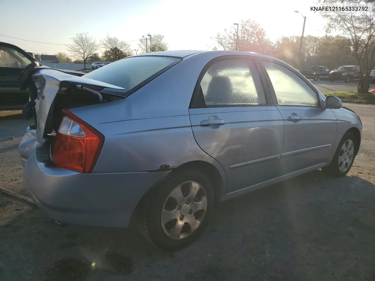 2006 Kia Spectra Lx VIN: KNAFE121165333792 Lot: 74641044